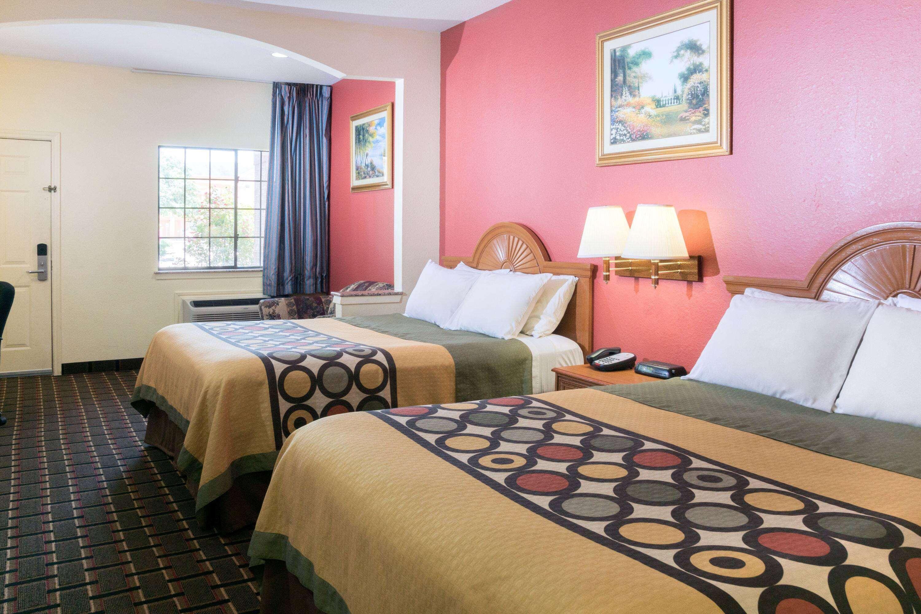 Super 8 By Wyndham Sugarland Area Hotel