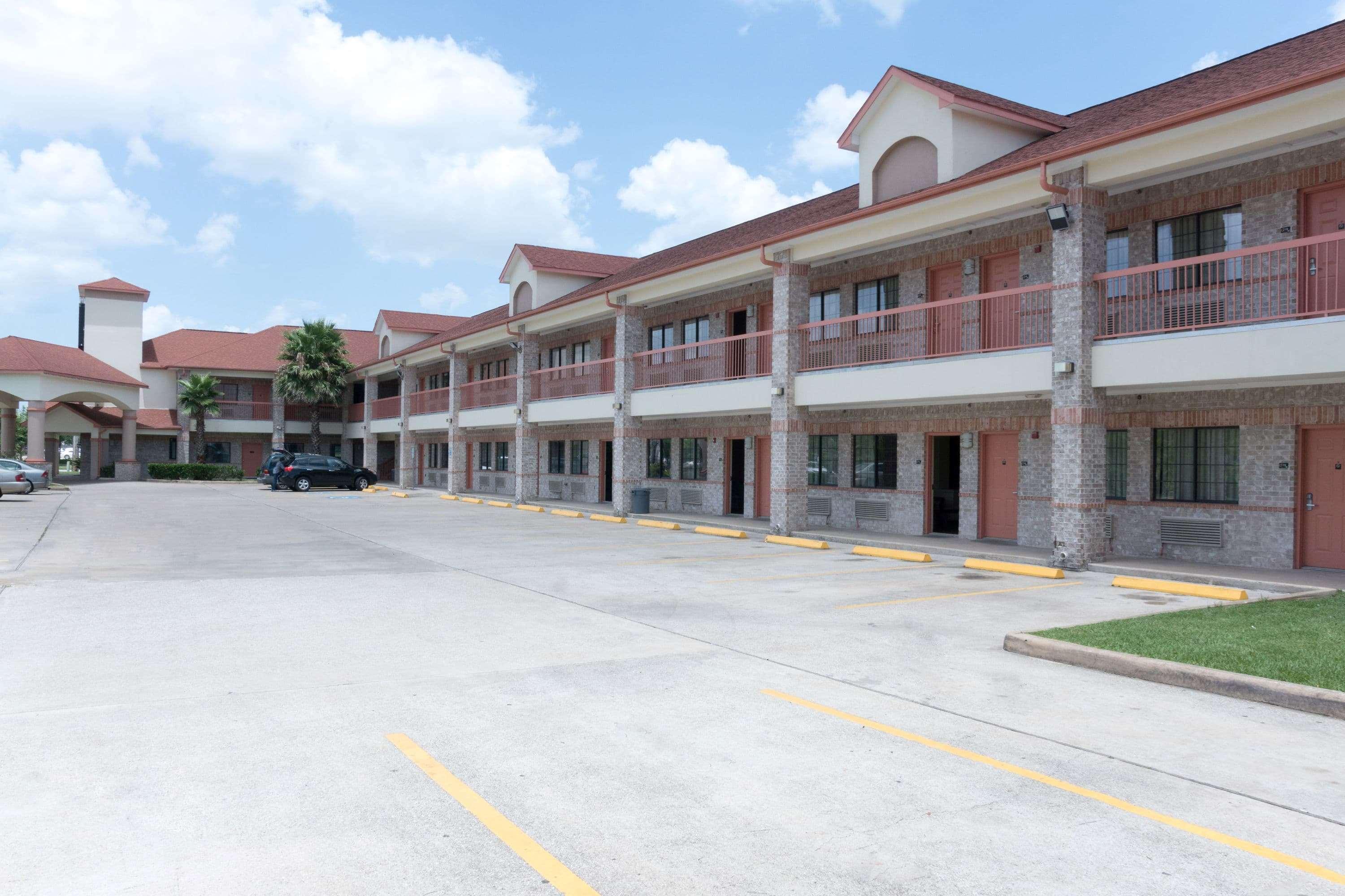 Super 8 By Wyndham Sugarland Area