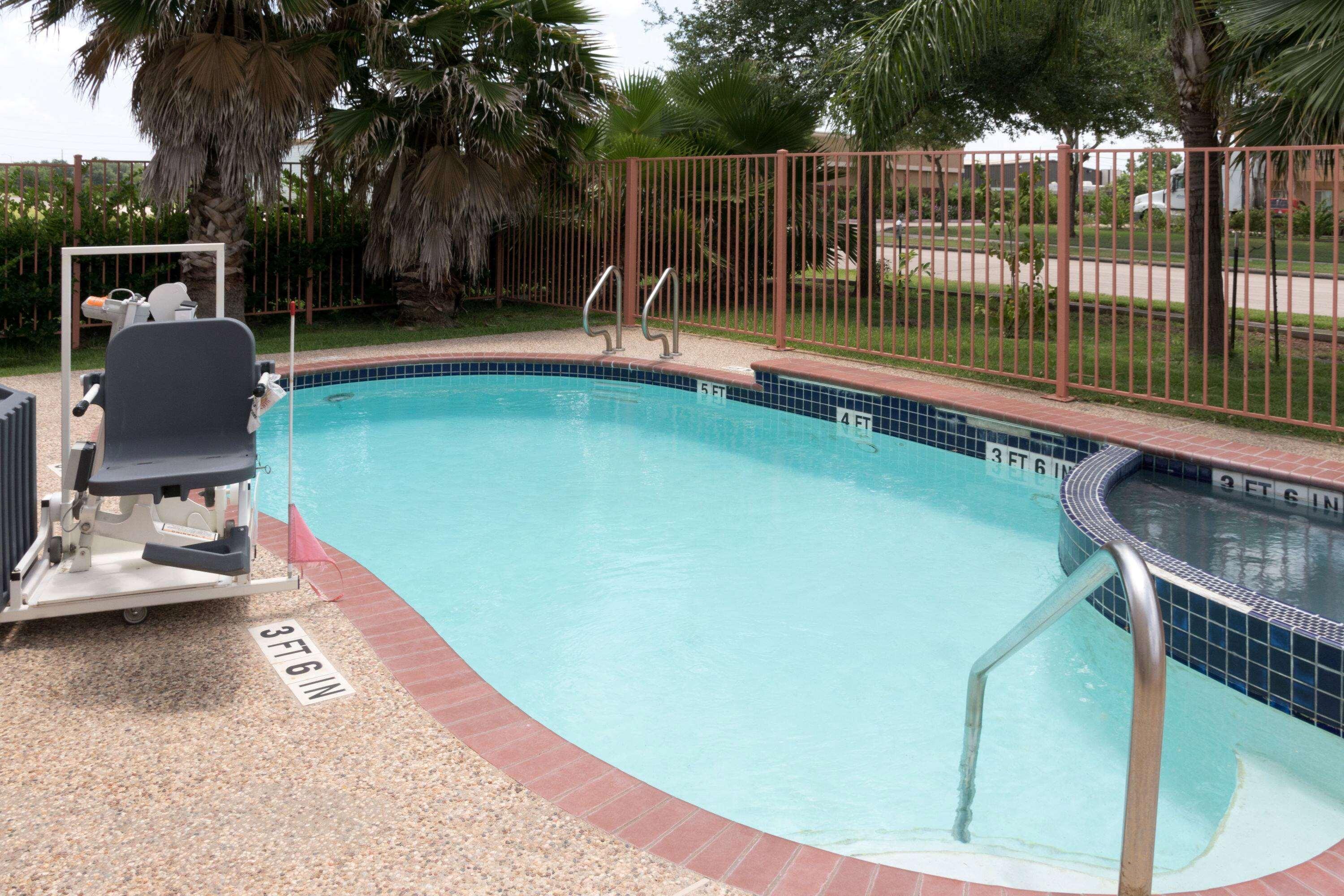 Super 8 By Wyndham Sugarland Area