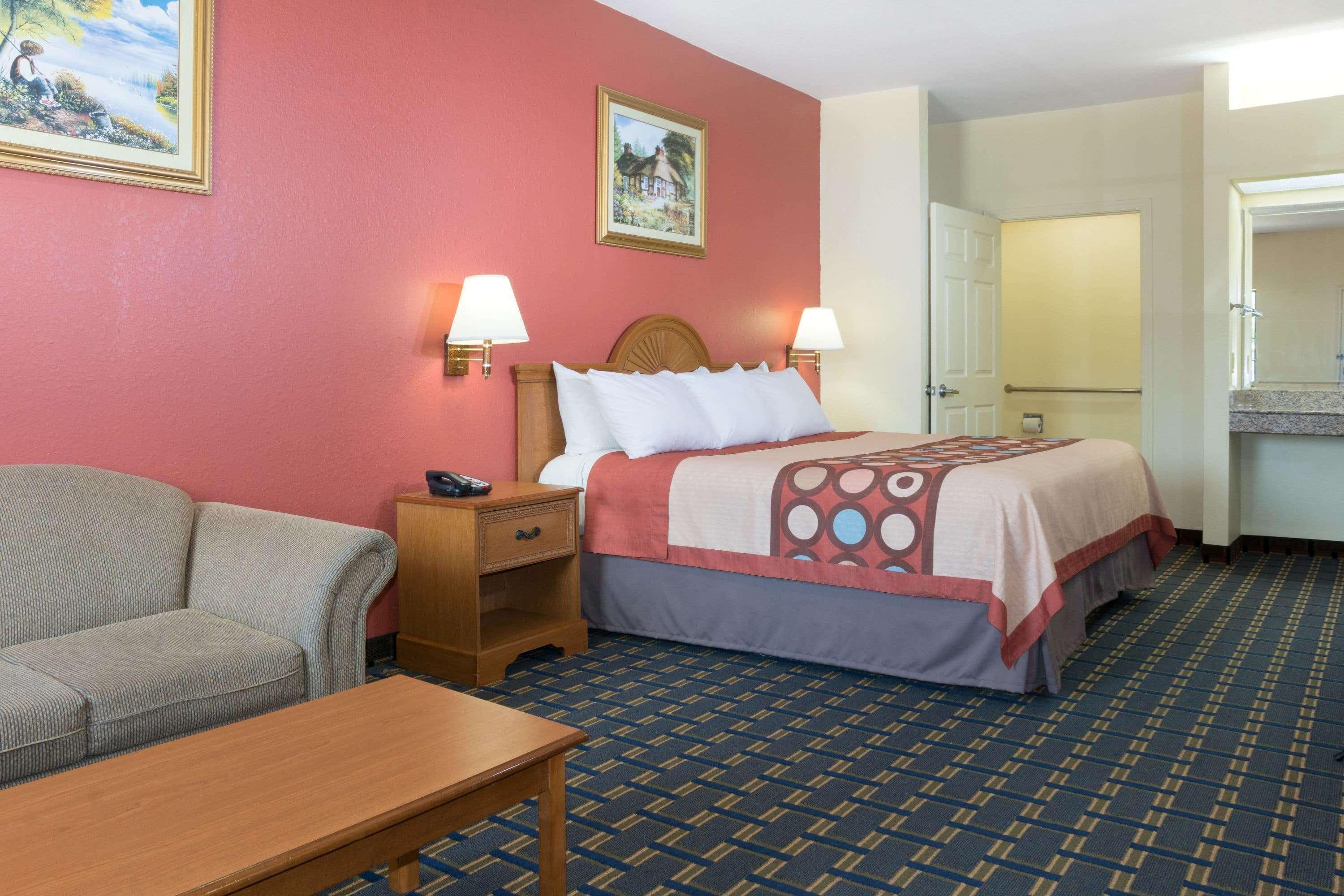 Super 8 By Wyndham Sugarland Area Hotel 2*