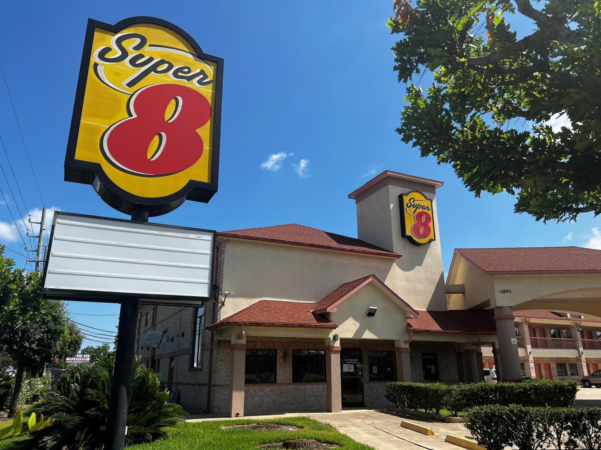 Super 8 By Wyndham Sugarland Area 2*