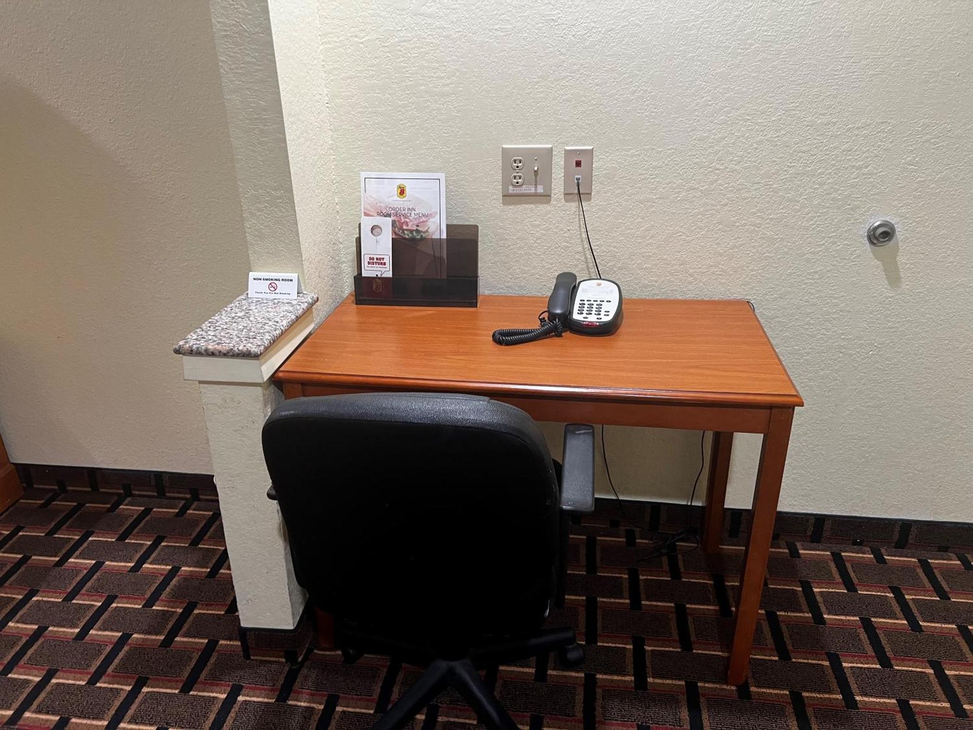 Super 8 By Wyndham Sugarland Area 2*