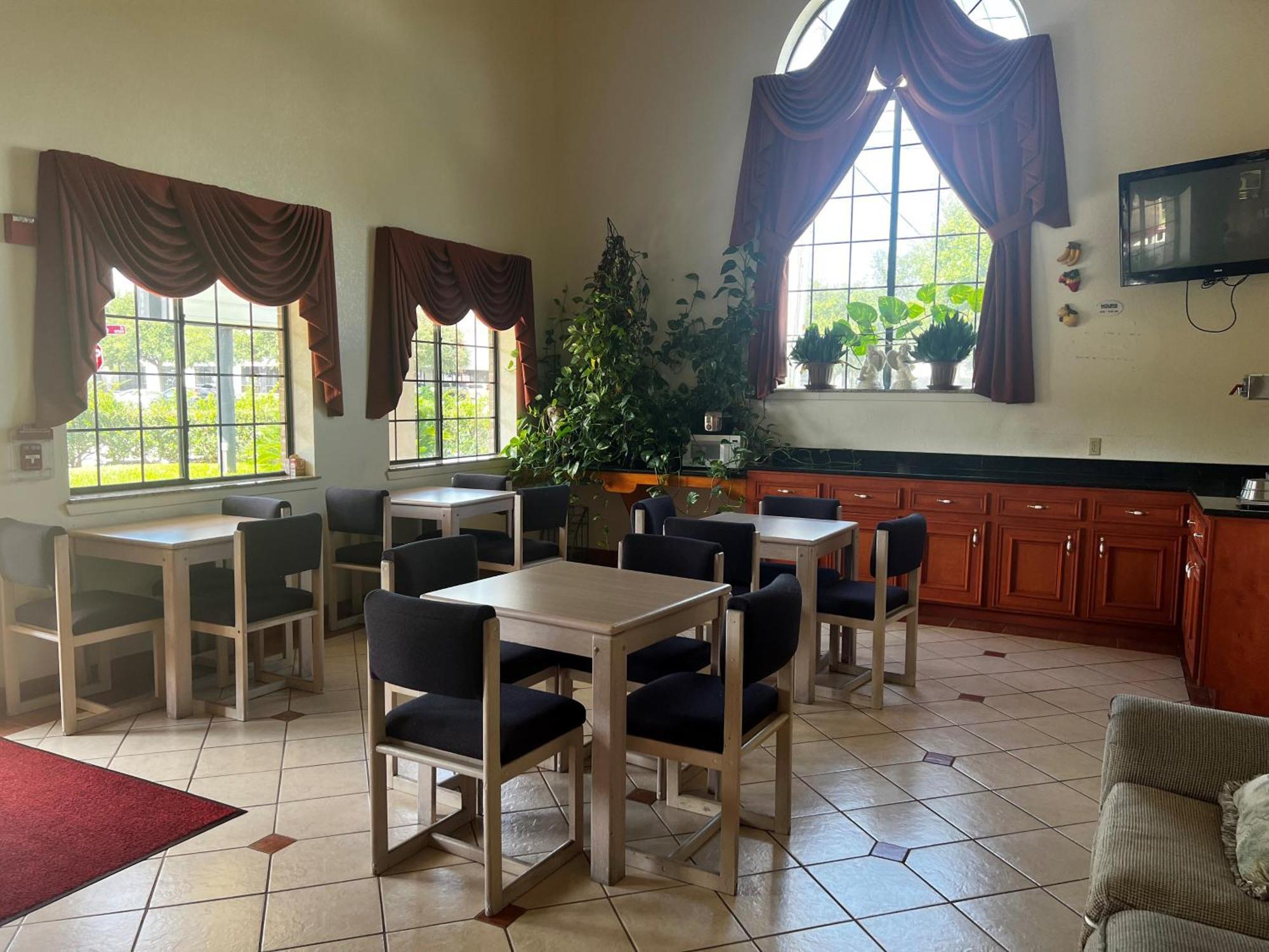 Super 8 By Wyndham Sugarland Area