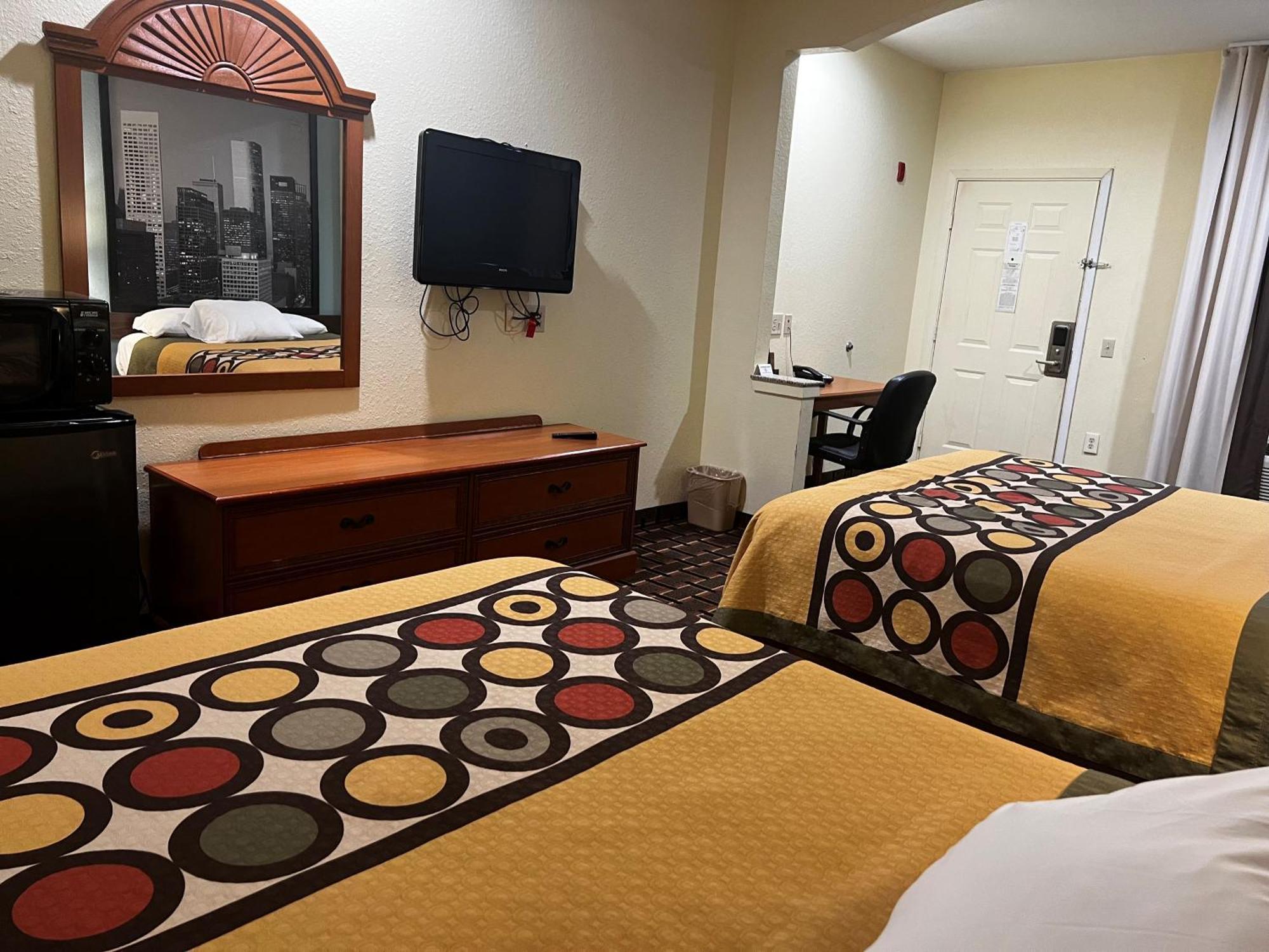 Super 8 By Wyndham Sugarland Area 2*