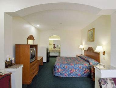 Super 8 By Wyndham Sugarland Area 2*