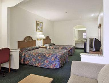 Super 8 By Wyndham Sugarland Area Hotel 2*